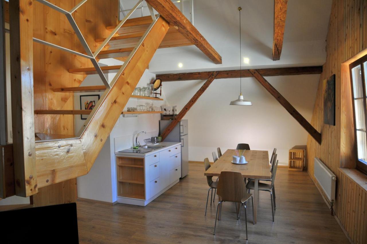 Youth Hostel Arsviva Stari Trg pri Lozu Ngoại thất bức ảnh