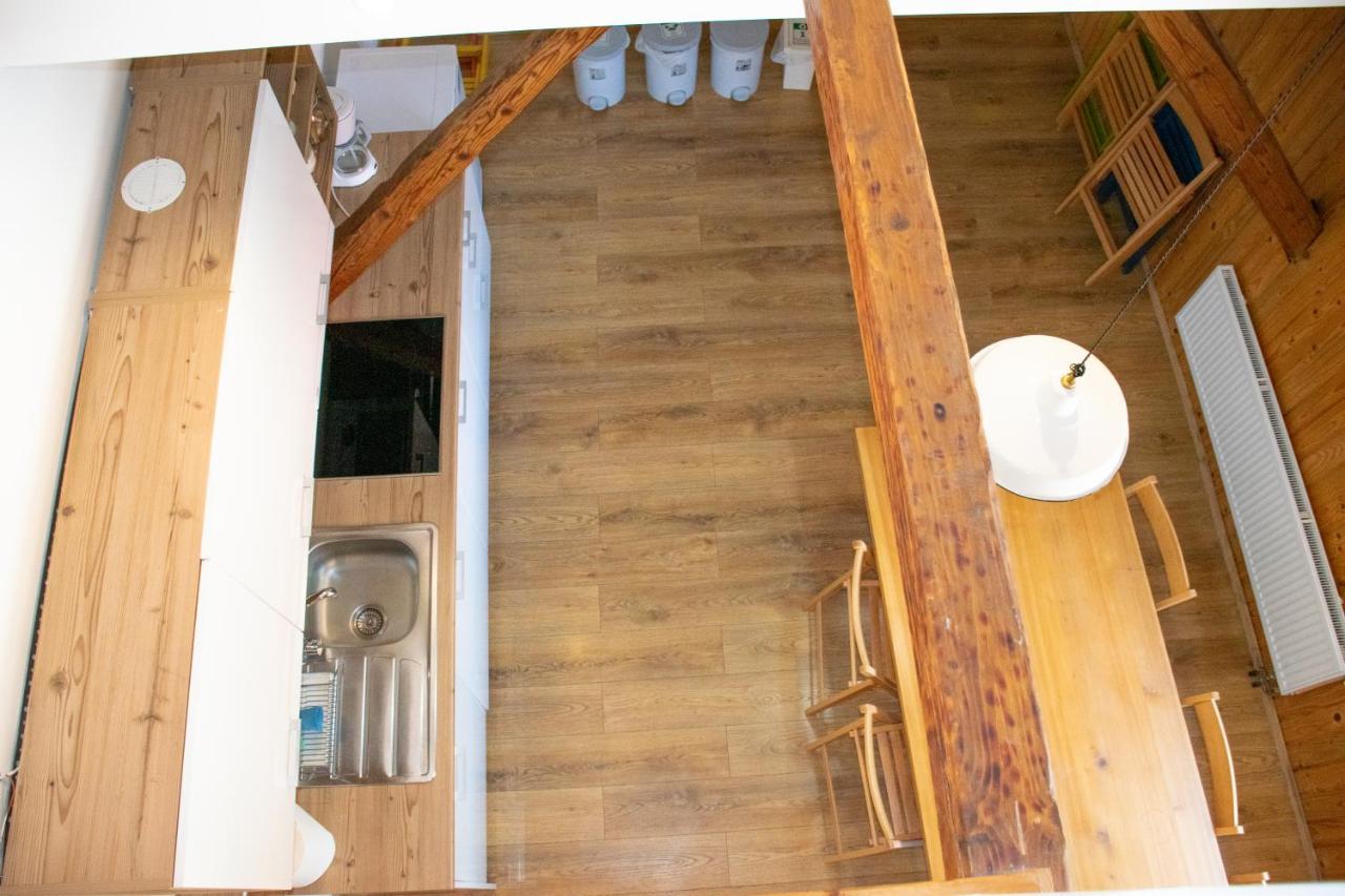 Youth Hostel Arsviva Stari Trg pri Lozu Ngoại thất bức ảnh