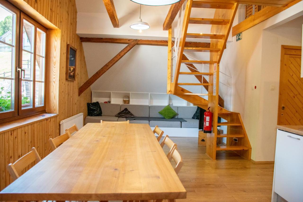 Youth Hostel Arsviva Stari Trg pri Lozu Ngoại thất bức ảnh